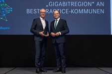 Finanz- und Heimatminister Albert Füracker verleiht beim Gigabittag in Regensburg das Siegel „Gigabitregion“